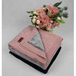 Knitted blanket with fur fabric lining