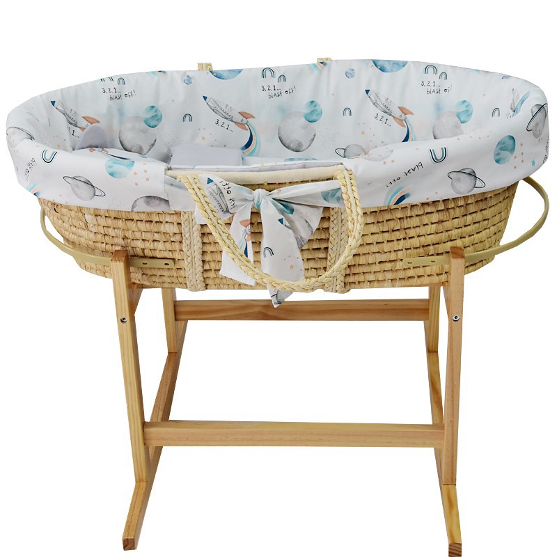 Moses basket with basket stand and equipment