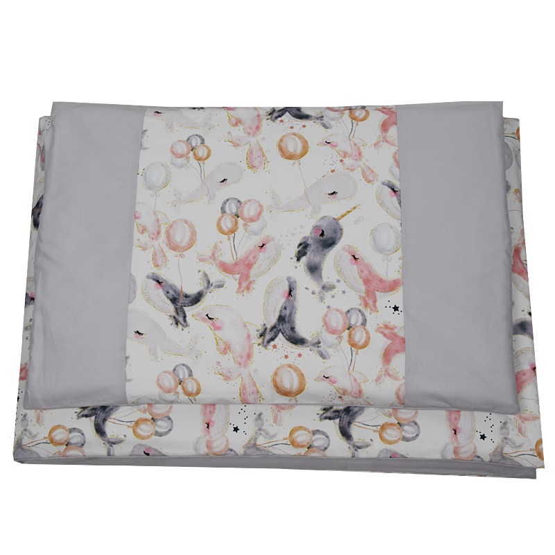 Set fürs Bettchen aus bedruckter Baumwolle 135x100 cm WHALES/GREY Set fürs Bettchen aus bedruckter Baumwolle 135x100 cm WHALES/GREY