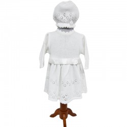 Robe blanche et chapeau pour le baptême