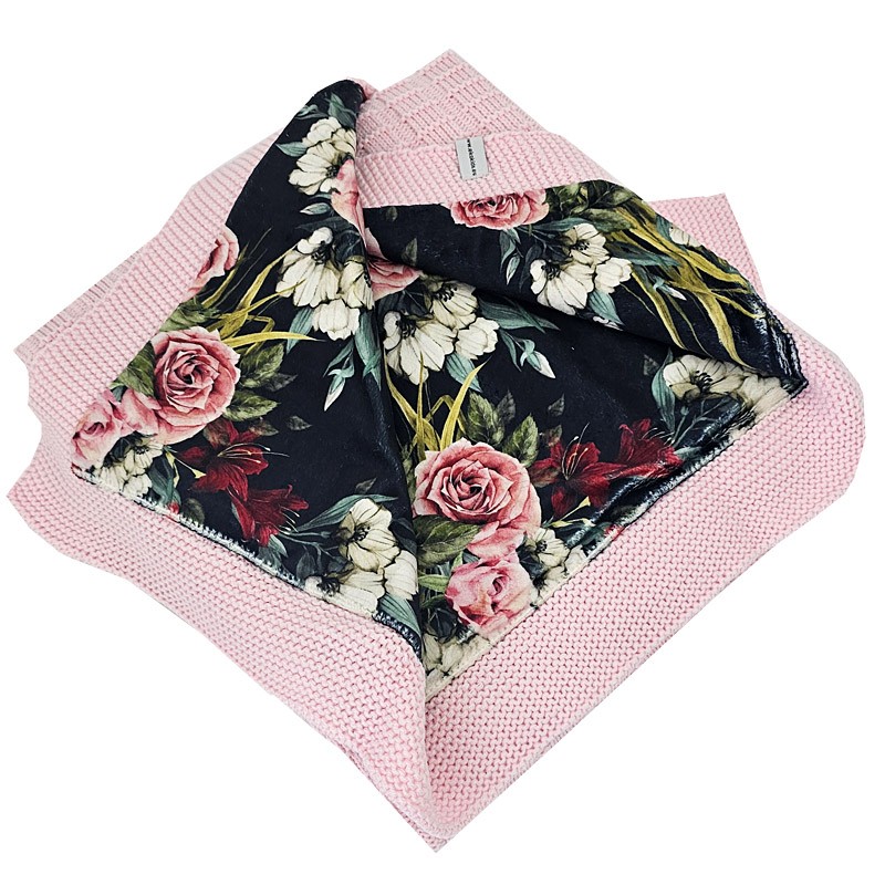 Knitted blanket  with fur fabric lining BLACK ROSES/PINK Knitted blanket  with fur fabric lining BLACK ROSES/PINK